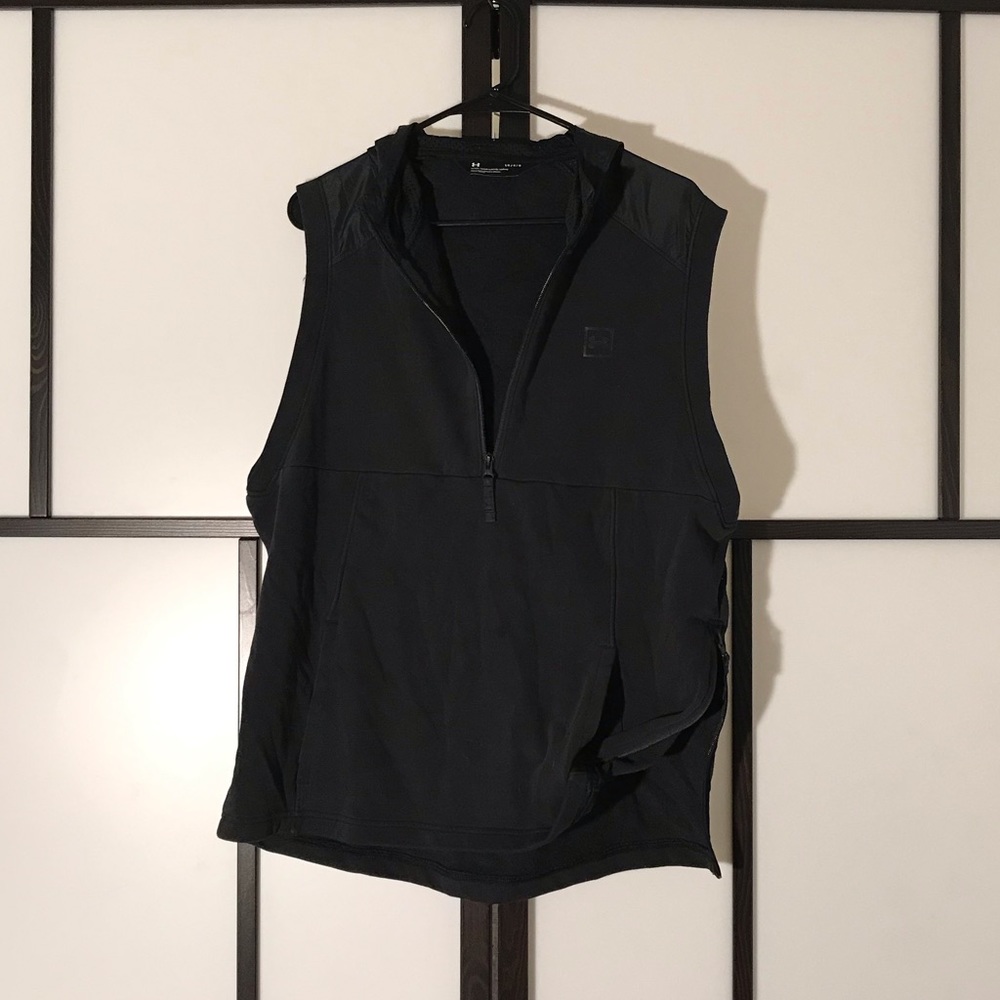 Under Armour athletic vest (L)